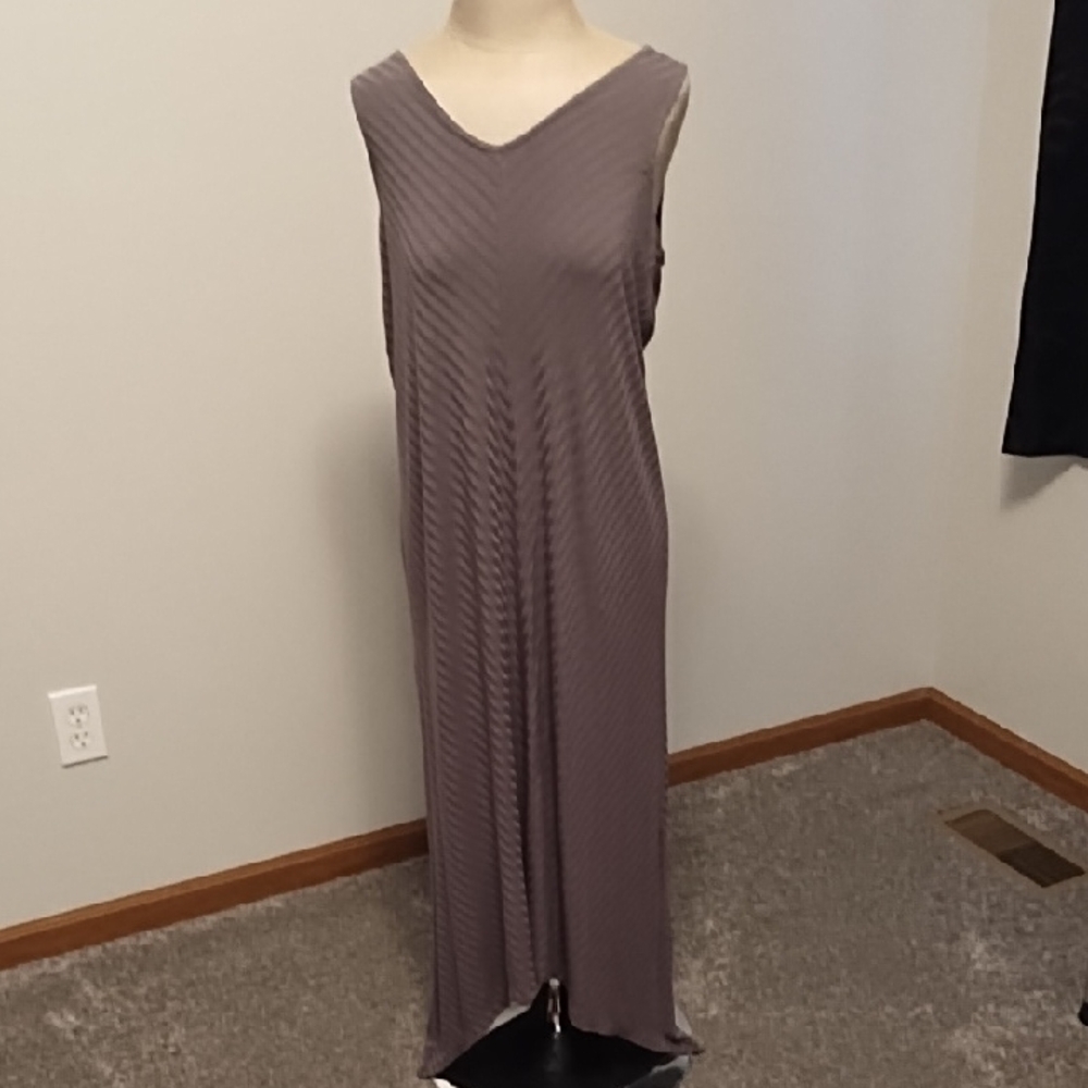Elegant Sleeveless Gray Maxi Dress